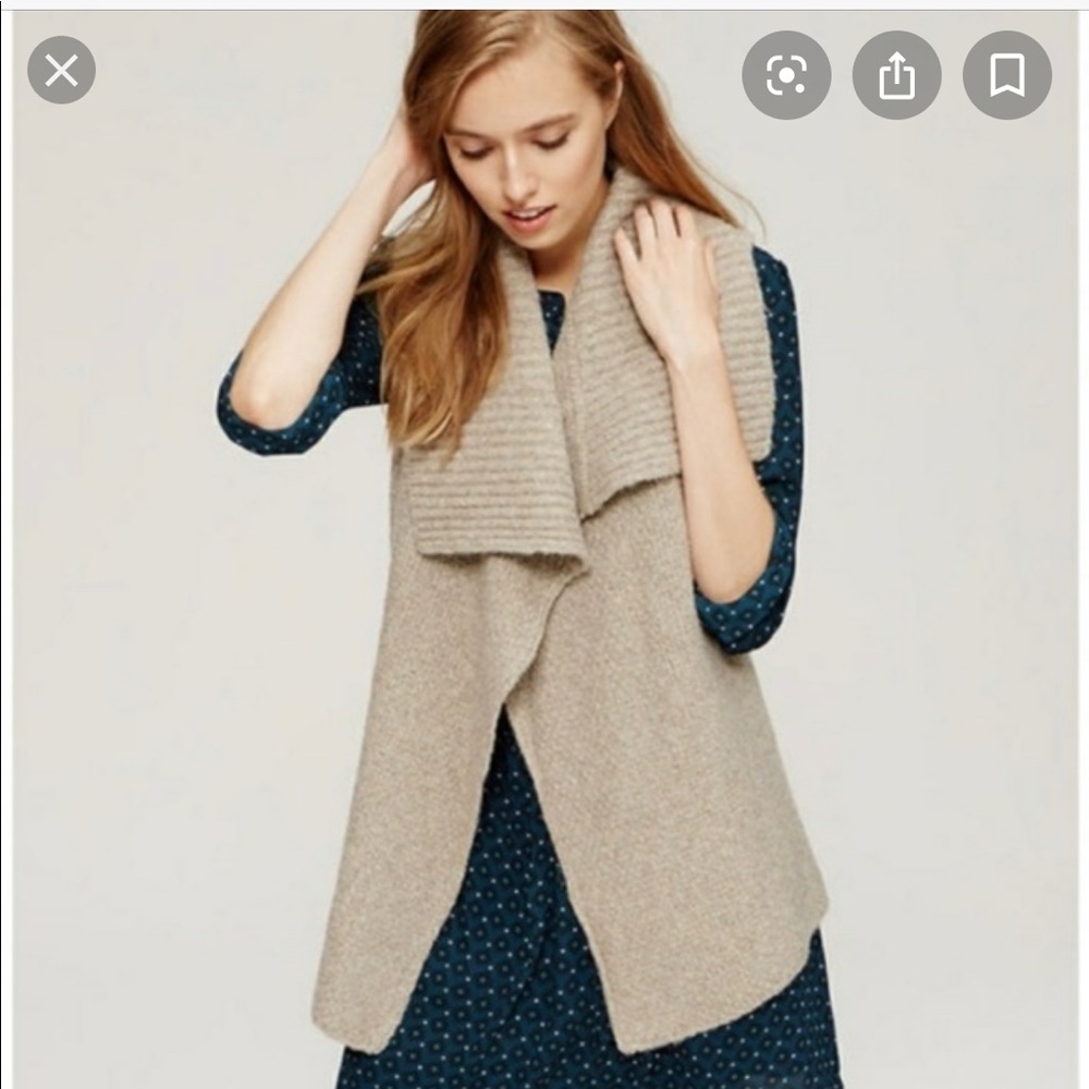 LOFT grey wool vest size M. Super soft and cute!